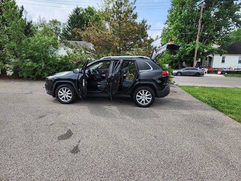 Used 2017 Jeep Cherokee Limited w/ Trailer Tow Group AWD/4WD image 16