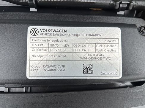 Used 2024 Volkswagen Golf R AWD/4WD image 23