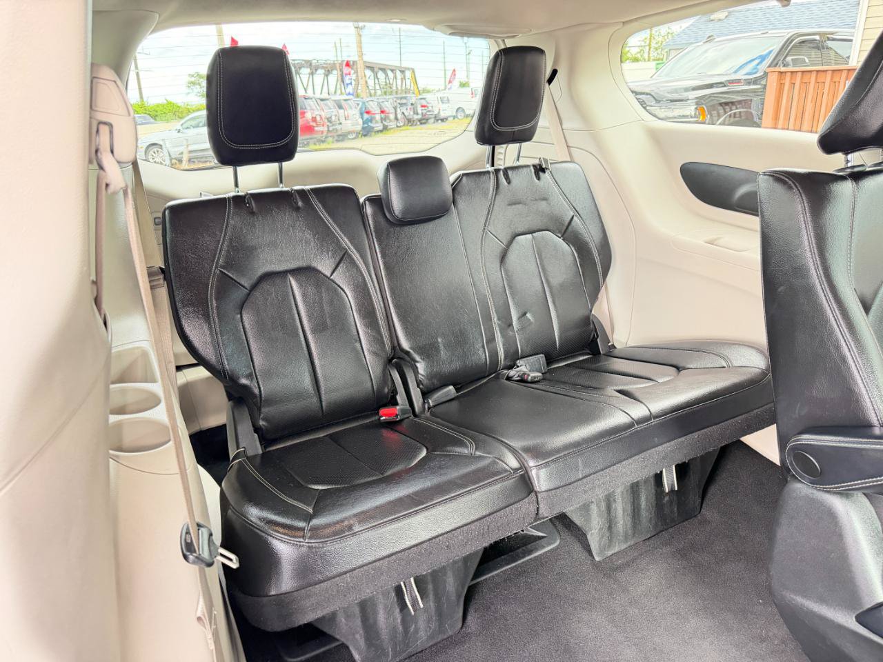 Used 2022 Chrysler Pacifica Touring-L FWD image 40