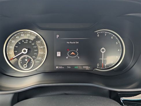 Used 2025 Genesis G70 3.3T Advanced image 23