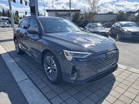Used 2024 Audi Q8 e-tron Prestige AWD/4WD image 3