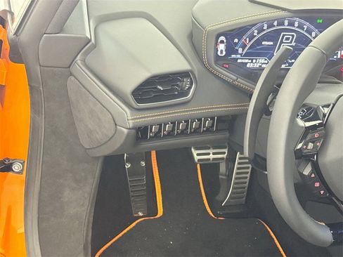 Used 2023 Lamborghini Huracan Tecnica image 10