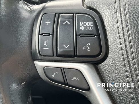 Used 2019 Toyota Highlander XLE AWD/4WD image 20