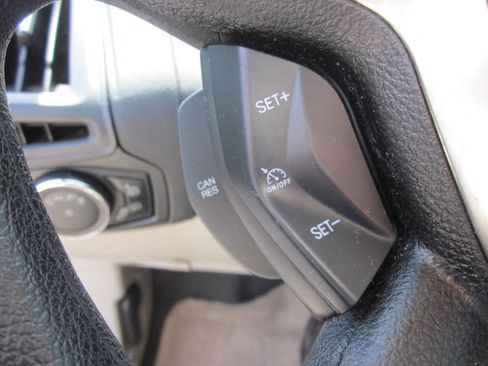 Used 2012 Ford Focus SE FWD image 25