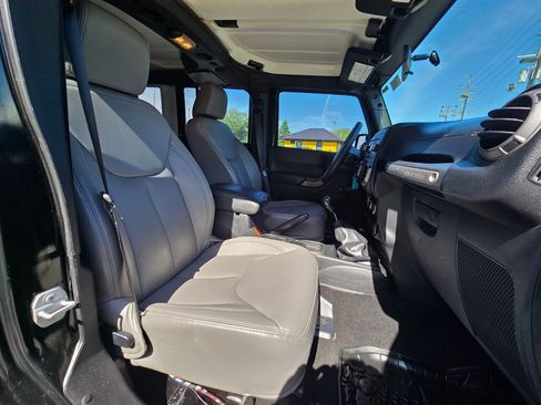 Used 2016 Jeep Wrangler Unlimited Sport AWD/4WD image 12
