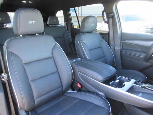 Used 2025 Buick Enclave Sport Touring image 8