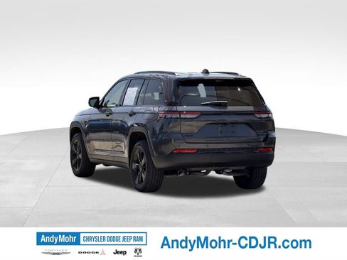 Used 2024 Jeep Grand Cherokee Limited w/ Luxury Tech Group II AWD/4WD image 5