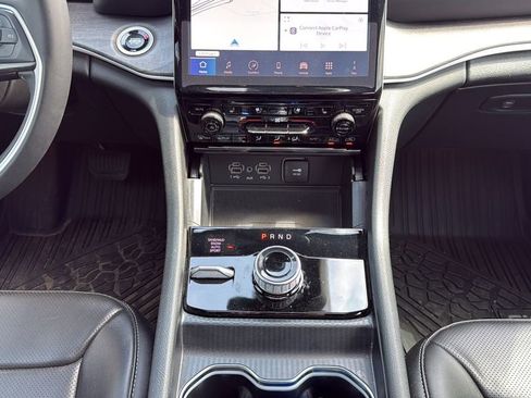 Used 2024 Jeep Grand Cherokee Limited w/ Luxury Tech Group II AWD/4WD image 17