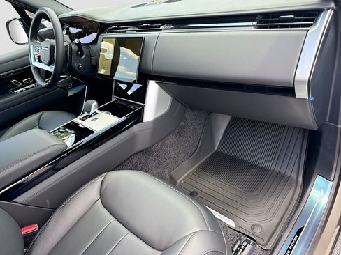 New 2026 Land Rover Range Rover Long Wheelbase SE AWD/4WD image 14