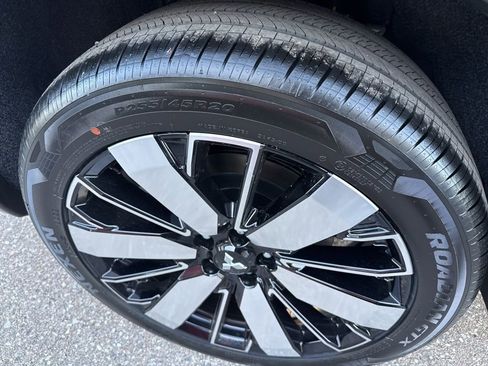 New 2026 Mitsubishi Outlander SE image 12