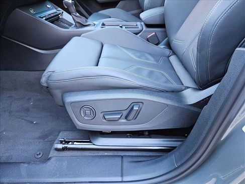 Used 2025 Audi Q3 2.0T Premium w/ Convenience Package image 4