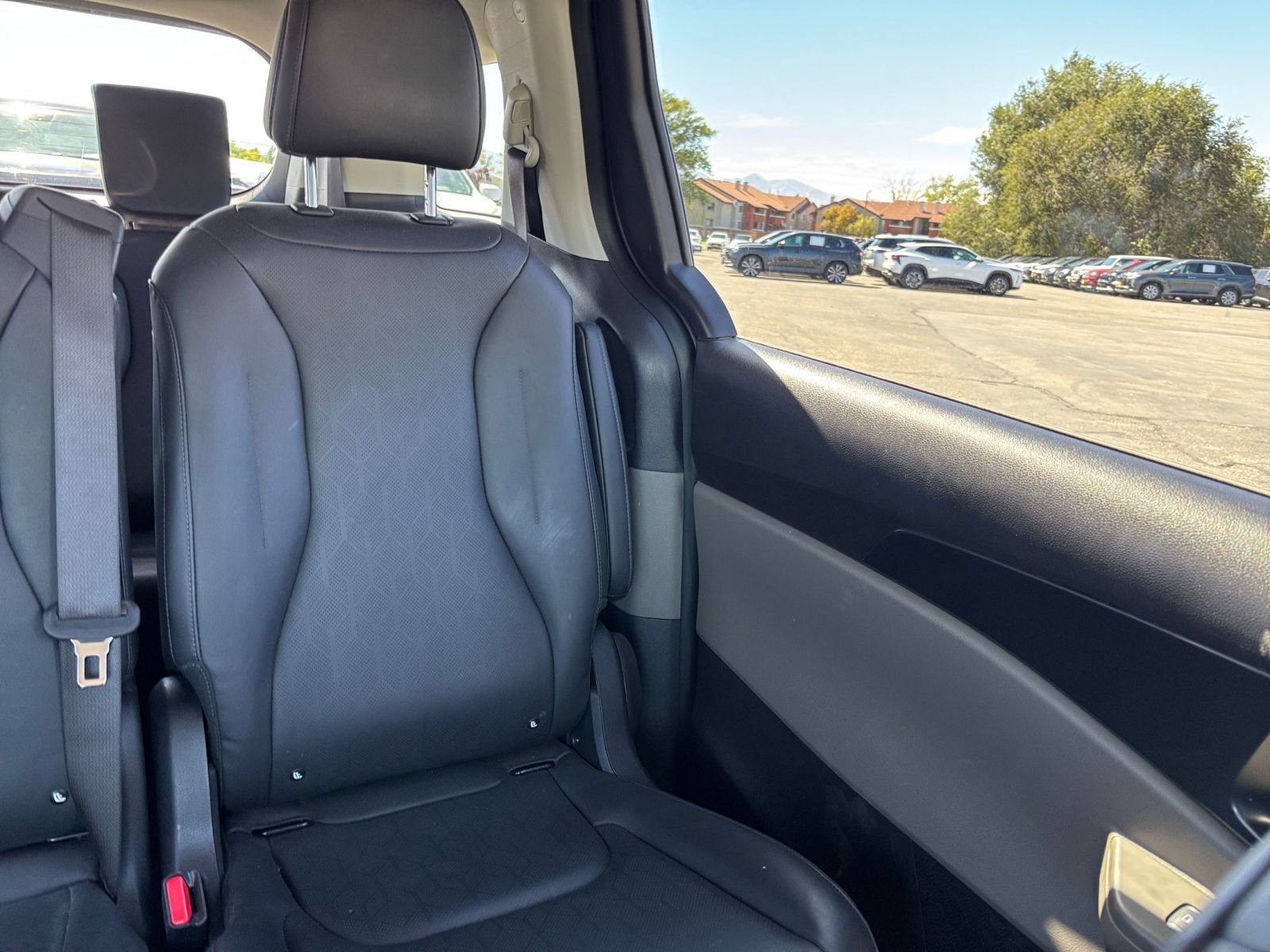 Used 2026 Kia Carnival FWD image 40