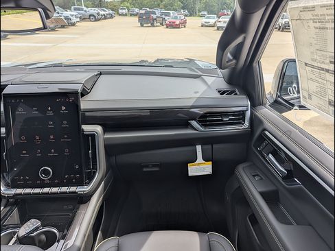 New 2026 GMC Yukon XL Elevation w/ LPO, Floor Liner Package AWD/4WD image 4