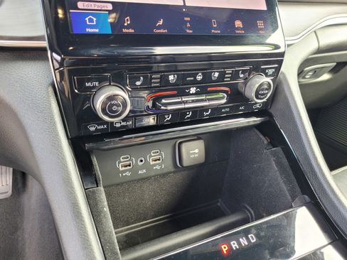 Used 2022 Jeep Grand Cherokee L Overland RWD image 20