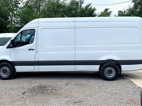 Used 2021 Mercedes-Benz Sprinter 2500 image 28