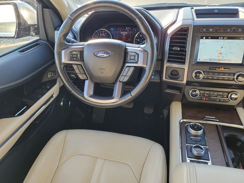 Used 2018 Ford Expedition Platinum image 13