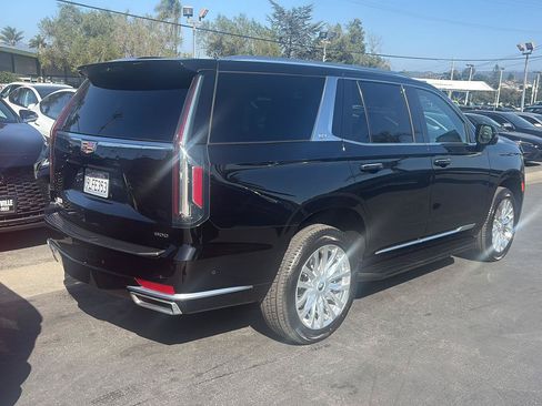 Used 2024 Cadillac Escalade Premium Luxury AWD/4WD image 4