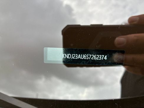 Used 2025 Kia Soul LX w/ LX Technology Package FWD image 22