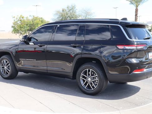 Used 2023 Jeep Grand Cherokee L Limited image 7