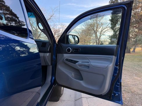 Used 2015 Toyota Tacoma 4x4 Access Cab V6 w/ TRD Sport Package image 17