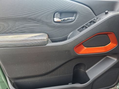 Used 2022 Nissan Frontier PRO-4X image 12