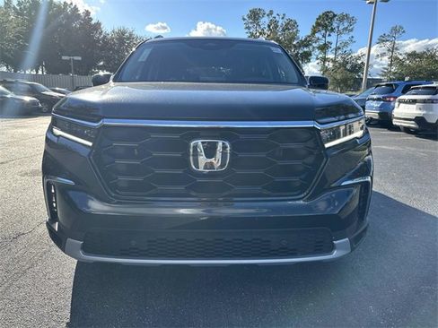 New 2025 Honda Pilot Touring image 2