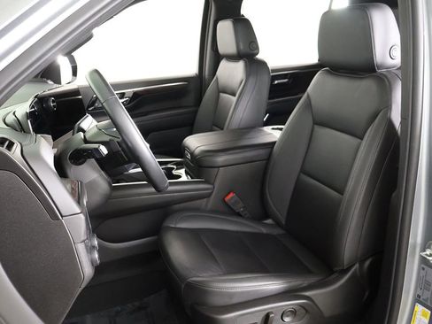 Used 2025 Chevrolet Tahoe Z71 AWD/4WD image 32