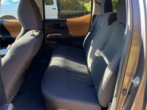 Used 2018 Toyota Tacoma SR5 image 9