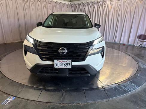 Used 2024 Nissan Rogue S FWD image 2