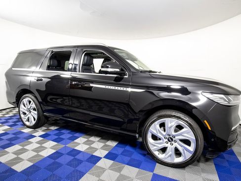 Used 2025 Lincoln Navigator Reserve AWD/4WD image 3