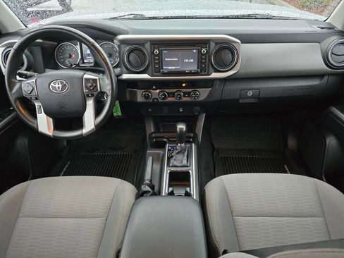 Used 2017 Toyota Tacoma SR5 image 12