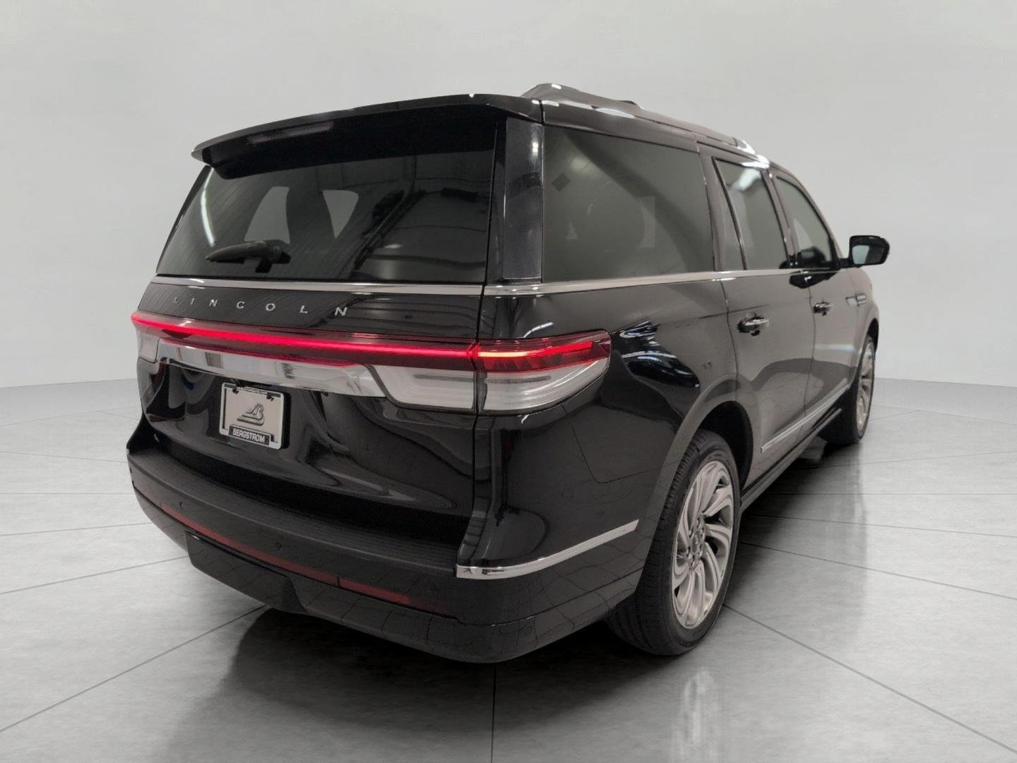 Used 2023 Lincoln Navigator Reserve AWD/4WD image 40