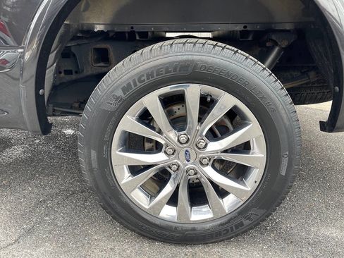 Used 2015 Ford F150 Platinum w/ Equipment Group 701A Luxury image 13