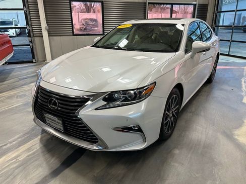 Used 2017 Lexus ES 350 image 4