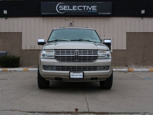 Used 2008 Lincoln Navigator 4WD image 2