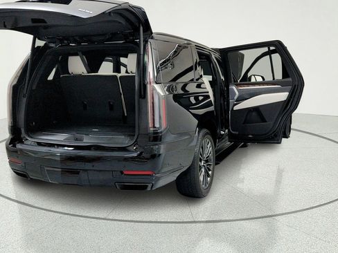 Certified 2025 Cadillac Escalade Sport Platinum w/ LPO, Floor Liner Package AWD/4WD image 12