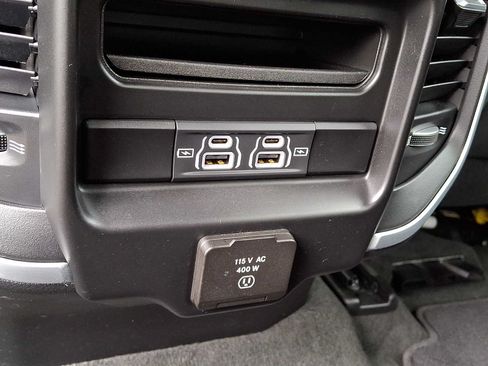 Used 2022 RAM 1500 Big Horn AWD/4WD image 11