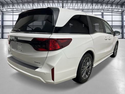 New 2026 Honda Odyssey Touring image 5