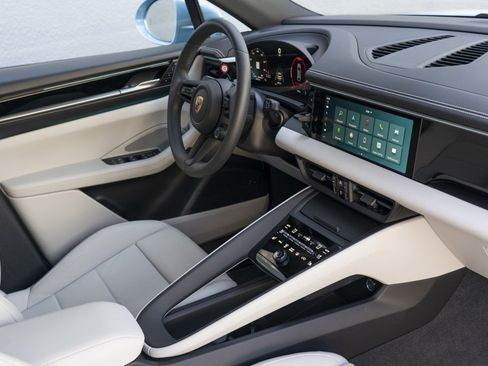 Used 2025 Porsche Macan 4S Electric image 33