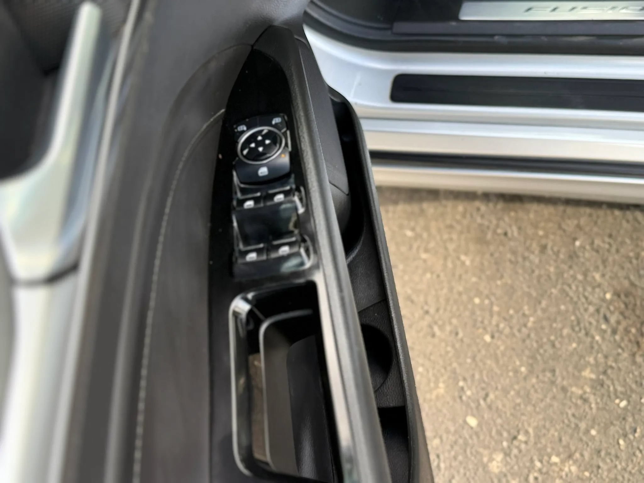 Used 2014 Ford Fusion Titanium FWD image 28