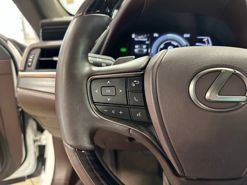 Used 2020 Lexus ES 300h w/ Premium Package FWD image 16