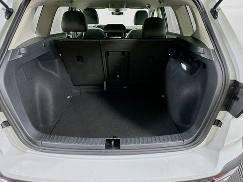 Used 2025 Volkswagen Taos SE image 27