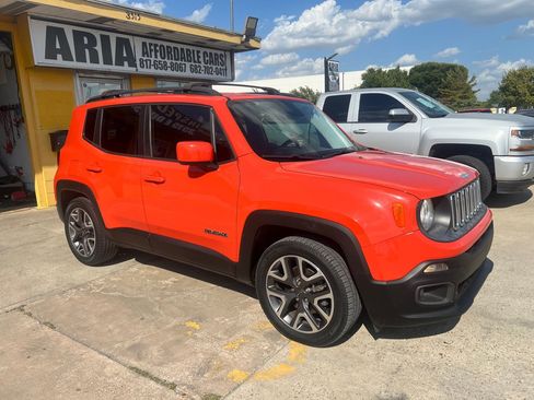 Used 2017 Jeep Renegade Latitude FWD image 1