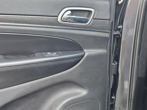 Used 2018 Jeep Grand Cherokee Limited AWD/4WD image 23