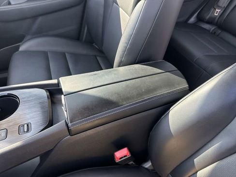 Used 2022 Nissan Rogue SV w/ SV Premium Package image 21