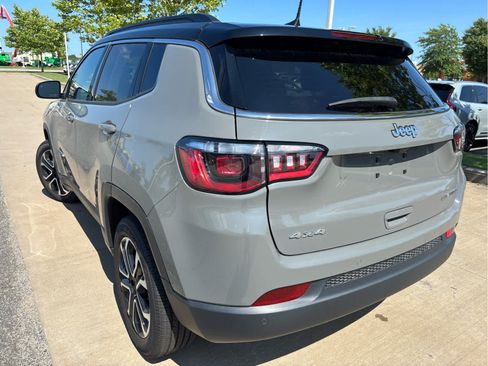 Used 2024 Jeep Compass Limited AWD/4WD image 6