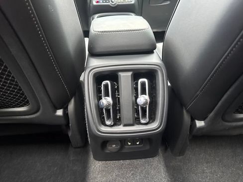 Certified 2025 Volvo XC40 B5 Core AWD/4WD image 15