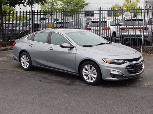 Used 2024 Chevrolet Malibu LT FWD image 2