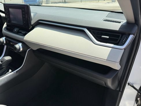 Used 2019 Toyota RAV4 XLE FWD image 16