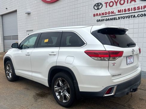 Used 2018 Toyota Highlander Limited Platinum image 3